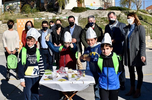 La Junta apoya la difusión de los beneficios del AOVE de Jaén a través de actividades didácticas y programas de hábitos de vida saludable.