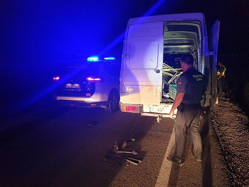 La Guardia Civil investiga a cuatro personas como presuntas autoras de los Delitos de Robo y Hurto.