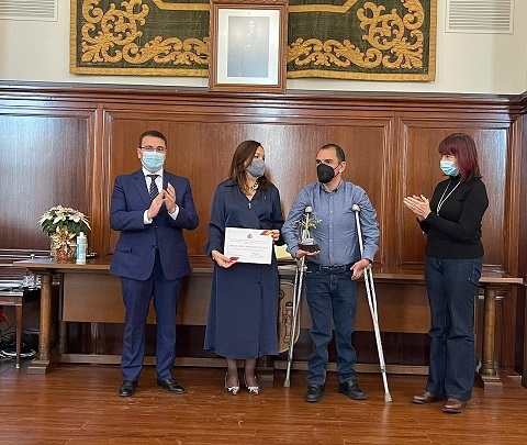 La subdelegada remarca la necesidad de defender la Constitución “como el mejor marco para seguir avanzando en las conquistas sociales del Estado del Bienestar”.