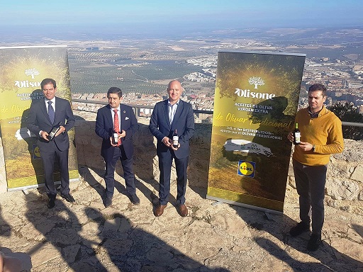 Reyes ensalza el proyecto “Olivar Tradicional” de Lidl, que beneficia la comercialización del AOVE jiennense.