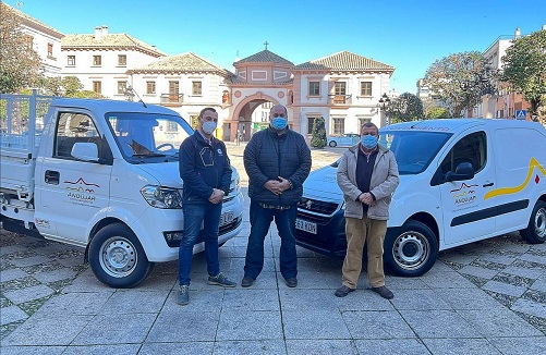 Nuevos vehículos para mejorar el servicio de mantenimiento de las zonas verdes de Andújar.