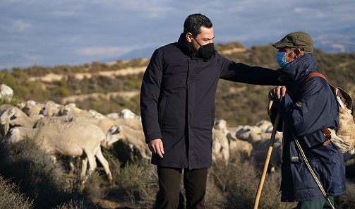 Juanma Moreno pide al Gobierno de España que rectifique su ataque a los ganaderos e incremente las ayudas al sector.