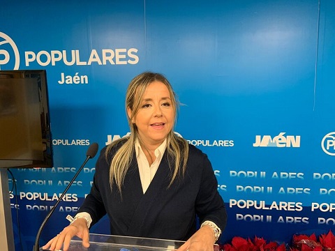 Elena González agradece el compromiso de Juanma Moreno con el municipalismo y el sector económico para ayudar y reforzar el comercio y la artesanía.