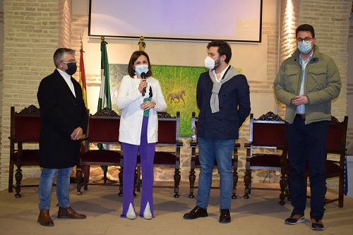 Lopera acoge una exposición de trajes de flamenca del diseñador loperano Francisco Jesús Rivillas.