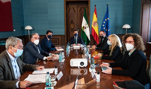 El Gobierno andaluz constituirá una mesa con empresarios y sindicatos para la gestión de fondos europeos.