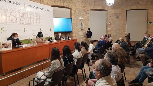 La vicepresidenta primera de la Diputación y responsable del IEG participa en la presentación del libro “Jaén por el Arte”.