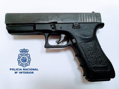 La Policía Nacional detiene en Jaén a una mujer que disparó contra dos hombres que estaban agrediendo a su pareja.