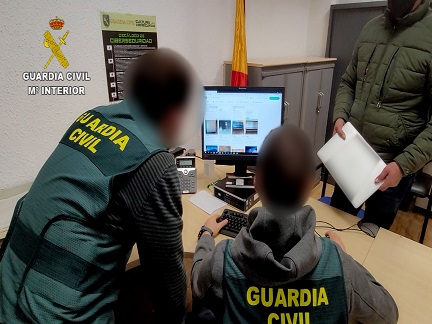 La Guardia Civil desarticula un grupo criminal que había estafado más de 2.000.000 de euros en 32 provincias del país.