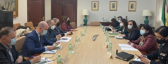 La subdelegada anuncia la puesta en marcha de un centro de acogida para refugiados con 65 plazas de capacidad.