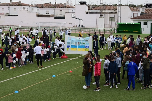 La comunidad educativa de Lopera aboga por la paz en Ucrania.