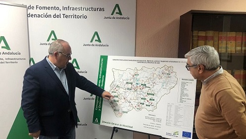 La Consejería de Fomento renovará las paradas para los autobuses en 17 municipios de Jaén.