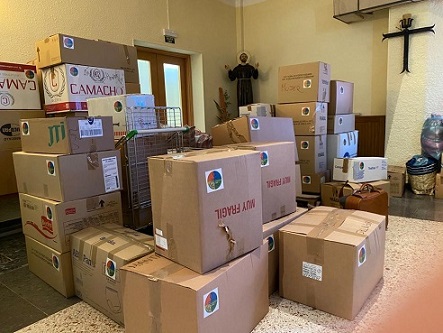 La Comunidad Educativa del Colegio Madre del Divino Pastor de Andújar moviliza 8 pallets de ayuda humanitaria para los afectados de la Guerra de Ucrania.