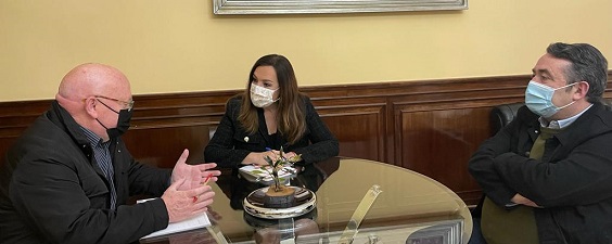 La subdelegada traslada su apoyo a los medios de comunicación jiennenses al señalar que son un “pilar esencial” para la sociedad.