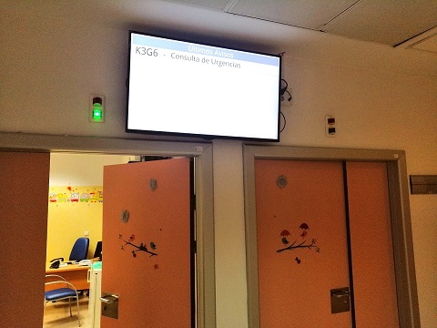 El Hospital de Jaén instala turnómetros en las Urgencias para la llamada a pacientes.