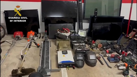La Guardia Civil desmantela una banda muy activa especializada en el robo en viviendas y comercios.