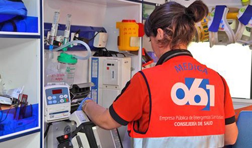 Intoxicada por inhalación de humo una mujer en el incendio de una vivienda en Jaén.