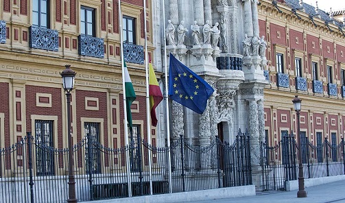 La Junta declara tres días de luto oficial por el fallecimiento del consejero Javier Imbroda.
