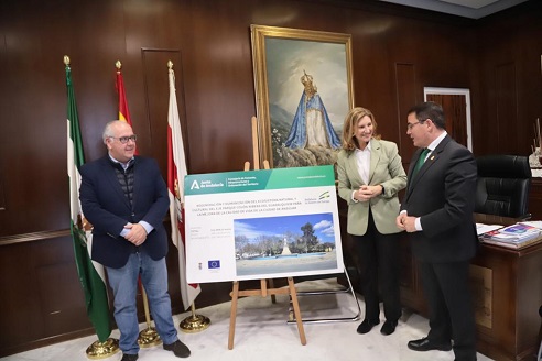 La Junta y el Ayuntamiento de Andújar suscriben el convenio para regenerar la zona del Parque de Colón y la ribera del Guadalquivir.