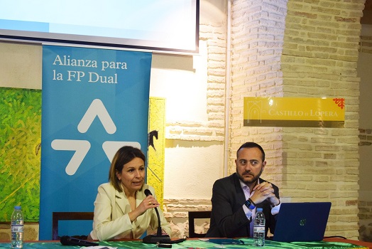 Lopera acoge un acto para informar sobre la Formación Profesional Dual.