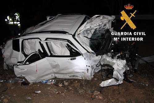 La Guardia Civil investiga a una conductora como presunta autora de un delito de Homicidio por Imprudencia Grave, tres Delitos de Lesiones y otro contra la Seguridad del Tráfico.