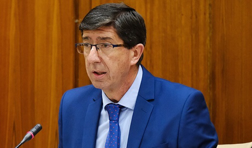 Juan Marín subraya las previsiones turísticas para 2022, con una estimación de 28 millones de viajeros.