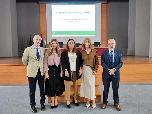 Más de 200 profesionales de la educación y la justicia juvenil se coordinan para prevenir los delitos contra la libertad sexual en las redes.