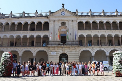 Recibimiento en el Ayuntamiento de Andújar a una treintena de alumnos y alumnas Erasmus procedentes de Italia, Polonia y Alemania.