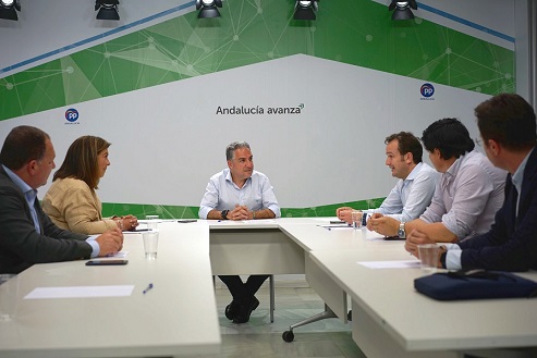 Cinco mujeres y tres hombres encabezan las listas del PP en las ocho provincias andaluzas.