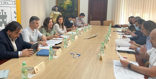 La subdelegada anuncia que el Plan de Fomento de Empleo Agrario destina 24,3 millones de euros para la provincia de Jaén.