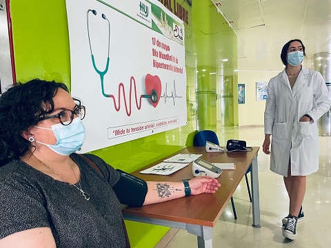 El Hospital Universitario de Jaén se suma al día de la Hipertensión Arterial.