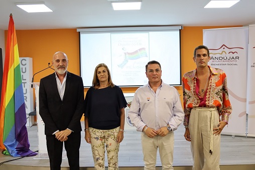 El Ayuntamiento de Andújar celebra el Día del Orgullo LGTBi con un acto institucional.