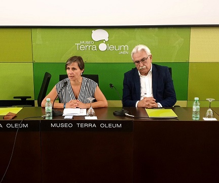 La Consejería de Agricultura destaca el trabajo de las cooperativas agroalimentarias jiennenses, que producen el 70% del aceite de oliva virgen.