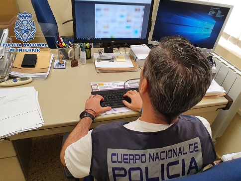 La Policía Nacional detiene en Jaén a un hombre que compartía y distribuía material de pornografía infantil.