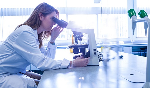 Los hospitales Reina Sofía y Regional de Málaga se unen al Virgen del Rocío y aplicarán medicamentos CAR-T.