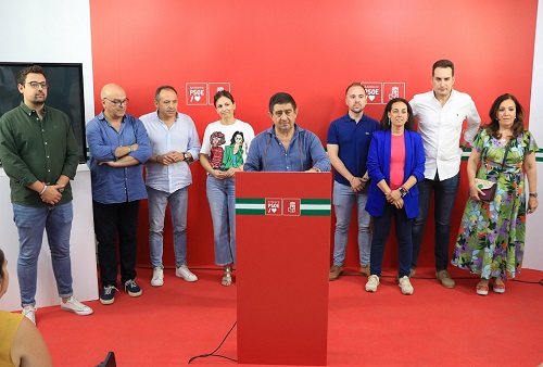 Reyes: “El PSOE se mantiene en pie, vamos a hacer una oposición útil y a ser alternativa de Gobierno”.
