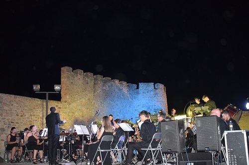 La Banda Sinfónica Ciudad de Jaén ofreció un magnífico concierto en el Castillo de Lopera.