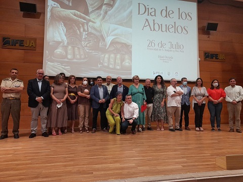 El presidente de la Diputación de Jaén participa en el Día de los Abuelos organizado por Mensajeros de la Paz.