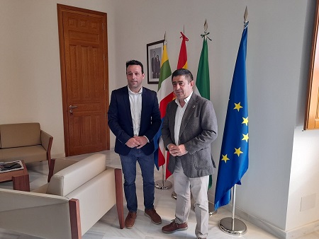 Reyes reafirma el compromiso de la Diputación con Linares y la apuesta por el empleo y el turismo en la ciudad.