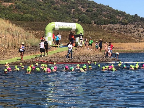 El Circuito Provincial de Travesías a Nado que organiza Diputación supera en su 5ª edición los 300 participantes.