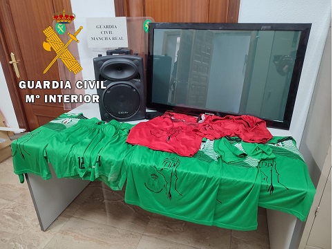 La Guardia Civil ha detenido a cuatro personas, como presuntas autoras de un Delito de Robo.