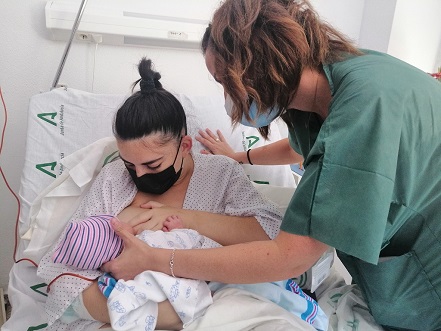 El Hospital Universitario de Jaén forma a más de 1.000 madres en lactancia materna.