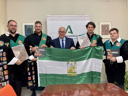 Jesús Estrella anima a la Tuna de Jaén a ser embajadores de la Catedral y del legado íbero.