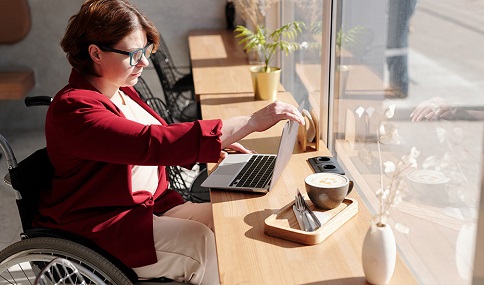 Más de 581.000 personas tienen reconocido un grado de discapacidad igual o superior al 33%.