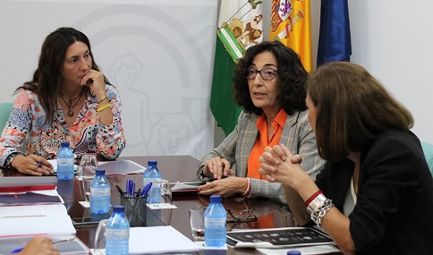 El programa de la tarjeta monedero de la Junta atiende a más de 36.000 familias en más de 500 municipios.