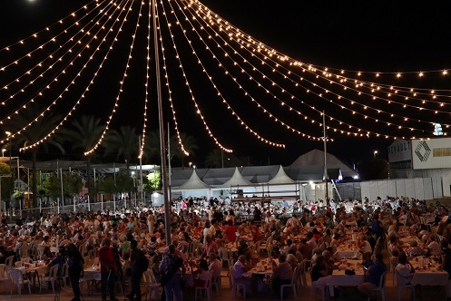 1.200 mayores participan en el tradicional “canto” de la Feria de Andújar.