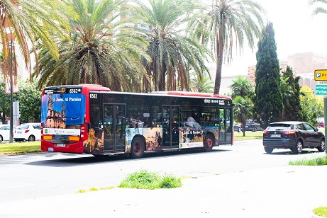 La oferta turística jiennense se promociona este mes en la ciudad de Valencia a través de la red de autobuses urbanos.