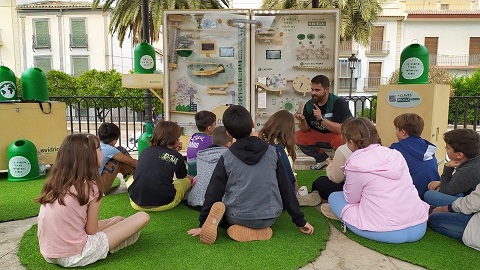 “Tú eres la pieza clave” recorrerá una treintena de municipios para sensibilizar sobre el reciclaje del vidrio.