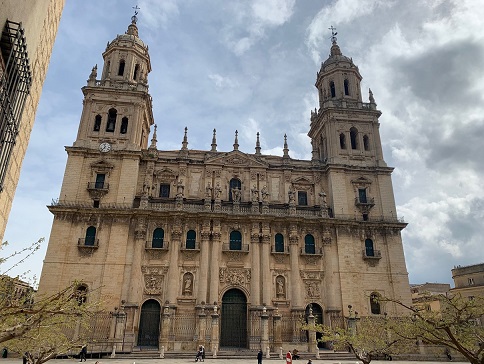 La Consejería de Turismo y Cultura autoriza la restauración de las vidrieras de la Catedral de Jaén.