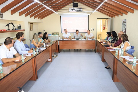 Reyes: “El PSOE va a seguir trabajando con responsabilidad por los hombres y mujeres de este país”.