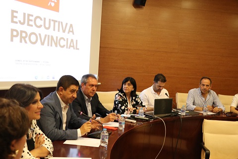 Espadas pide a la Junta que aumente las partidas financieras para los ayuntamientos.